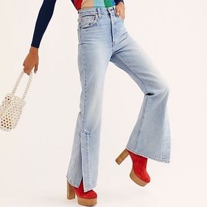 NWT Levi’s Ribcage Split Flare Jeans